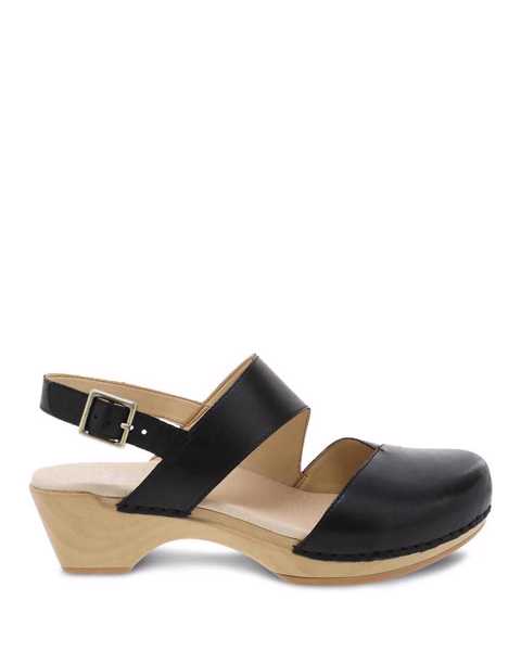 black closed toe clogs